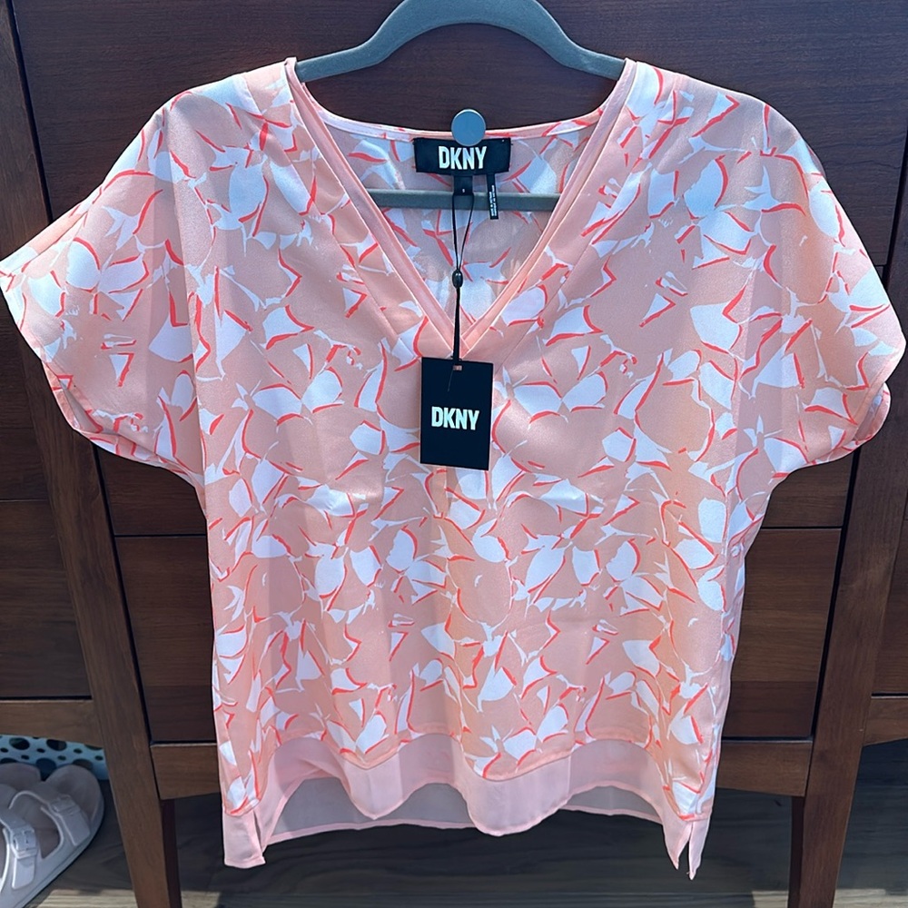 NWT DKNY BOXY SHORT SLEEVE LIGHTWEIGHT TOP